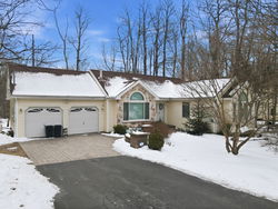 MOVE-IN READY 3-BR, 2-BA POCONO RANCH HOME